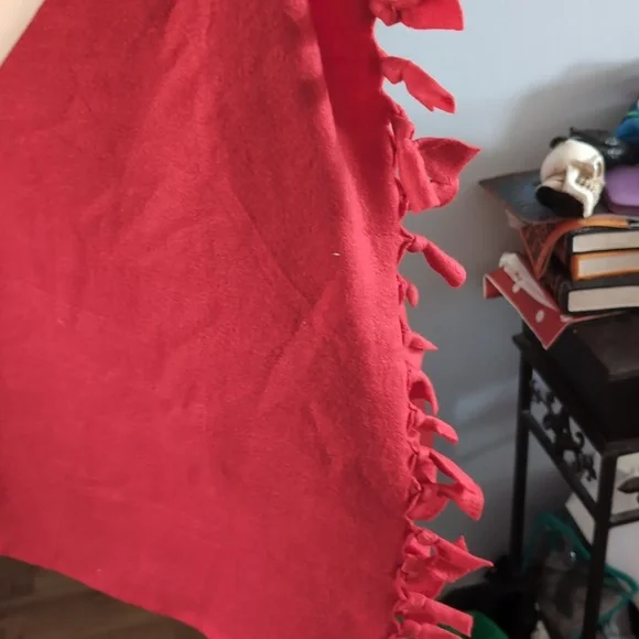 Red scarf/shawl - Picture 2 of 2